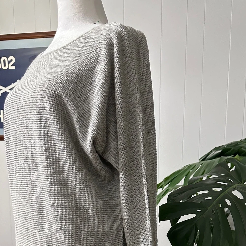 #20)   Michael Kors lightweight sweater with button point Size medium excellent.